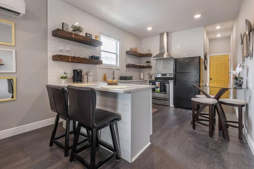 Gambino Getaway Shotgun Style Apt In The Heart Of Ybor City Tampa Extérieur photo